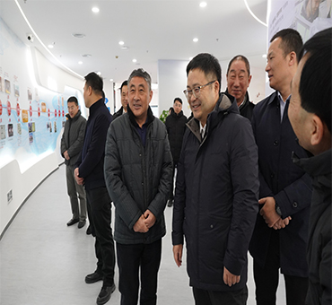全國總工會職工書屋領(lǐng)導(dǎo)小組相關(guān)負(fù)責(zé)人一行來集團調(diào)研職工書屋